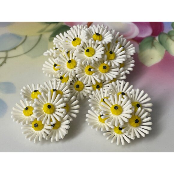 Vintage 1960s West Germany Rubber Plastic Daisy Flower Brooch Earrings Set - Picture 5 of 8
